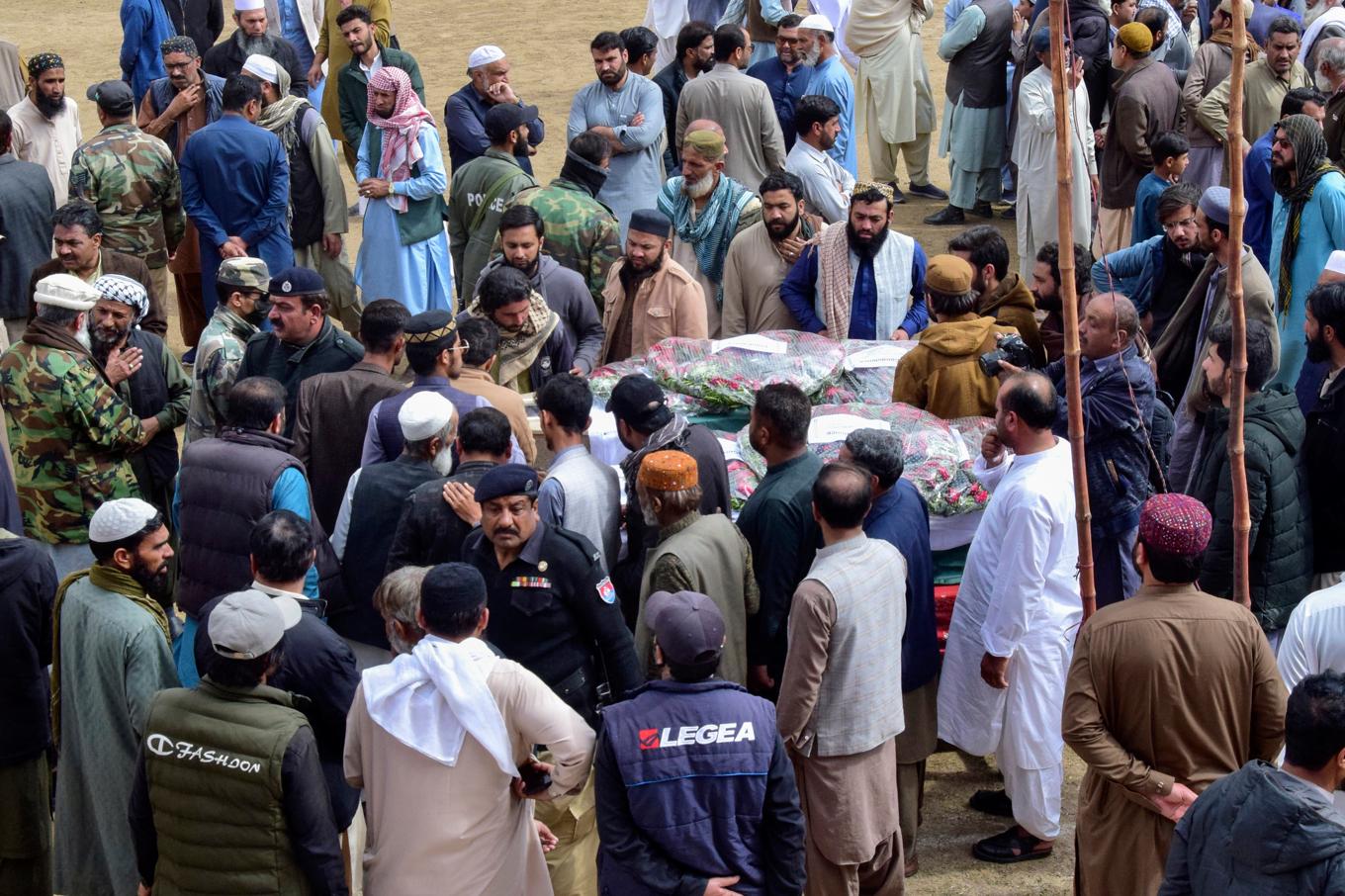 Begravning efter terrordåd i Baluchistan i våras. Arkivbild. Foto: Arshad Butt/AP/TT