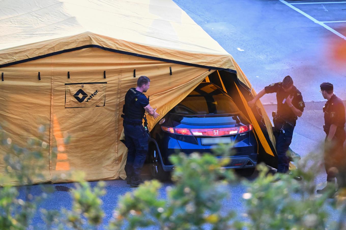 Två män hittades på tisdagskvällen ihjälskjutna i en bil i Lunden i Göteborg. Foto: Björn Larsson Rosvall/TT