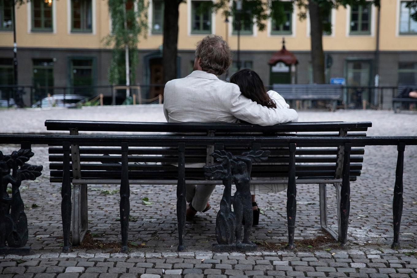 Par på parkbänk. Arkivbild. Foto: Mickan Mörk/TT