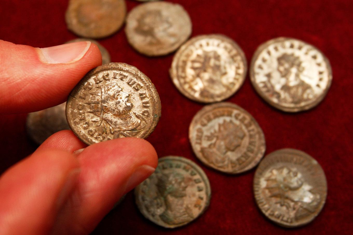 Romerska mynt på British Museum i London. Mynten på bilden har ingenting med med texten att göra. Arkivbild. Foto: Sang Tan/AP/TT