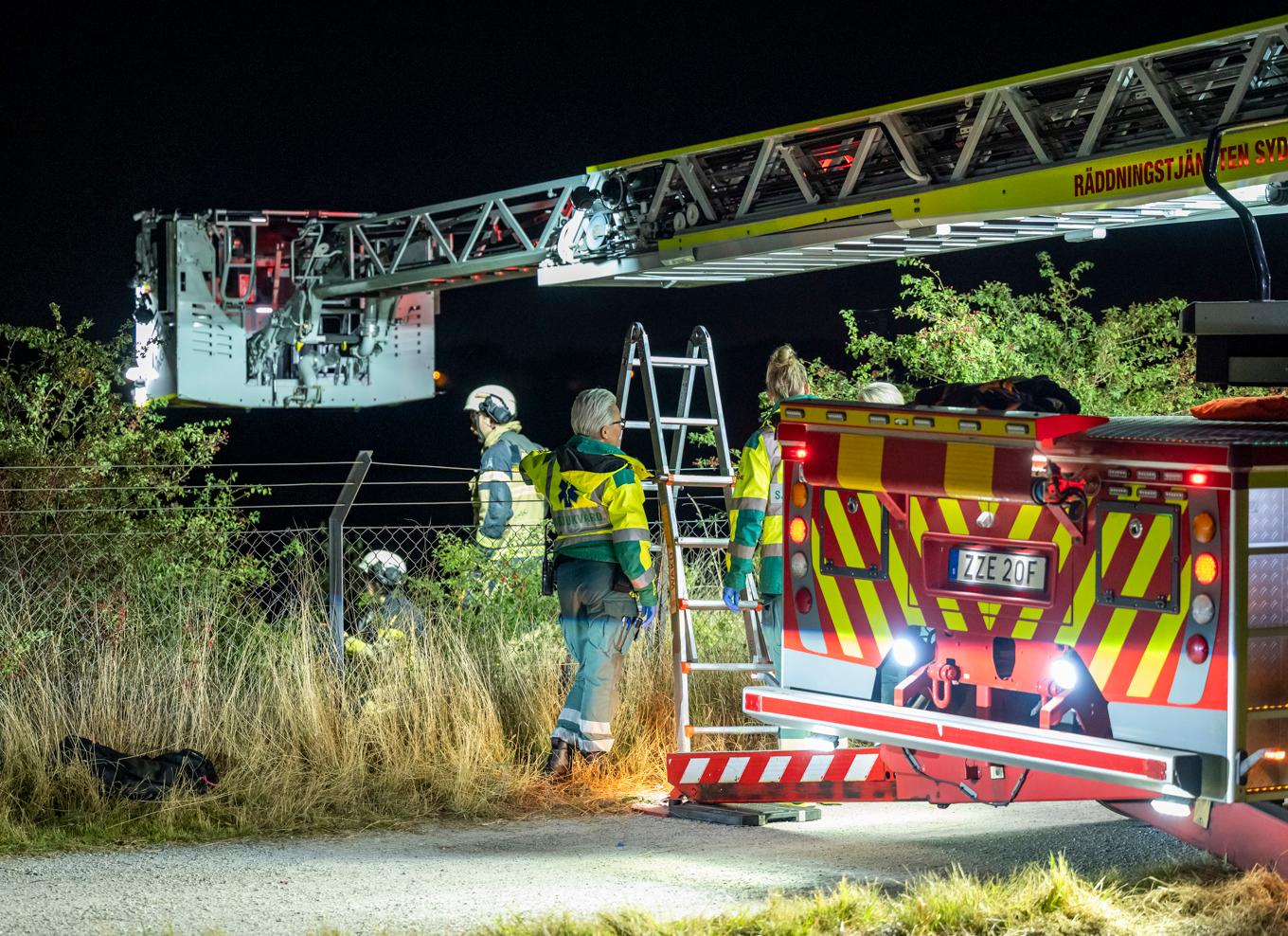 Räddningstjänst och ambulans på platsen. Foto: Johan Nilsson/TT