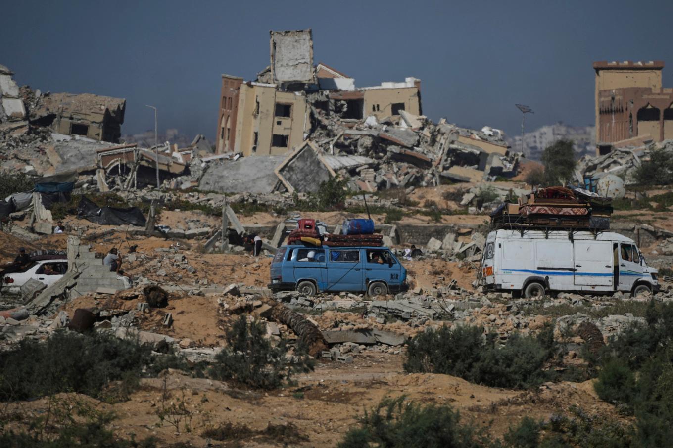 Många palestinier flyr söderut efter Israels militärs evakueringsorder för Gaza stad. Foto: Abdel Kareem Hana/AP/TT