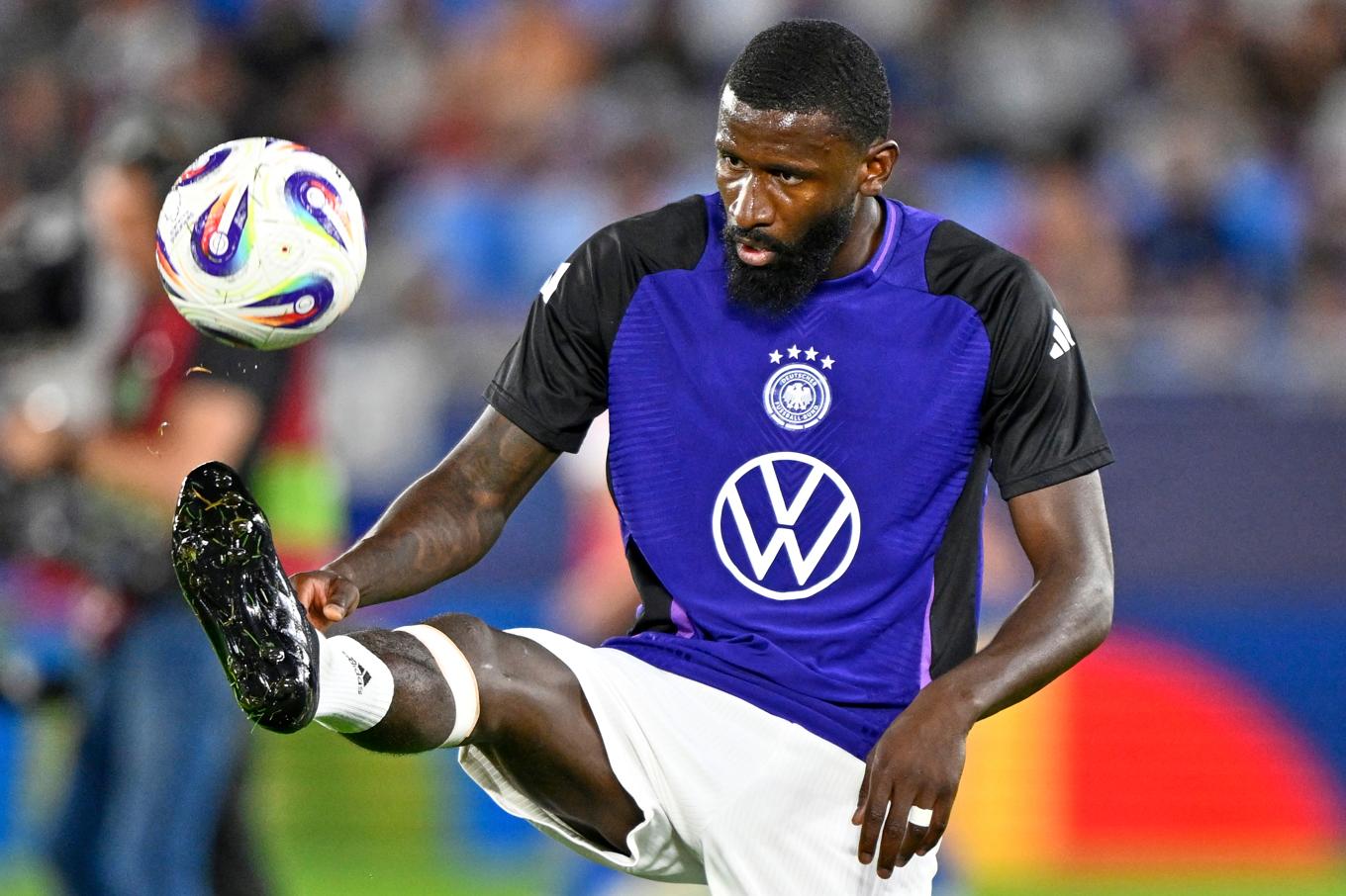 Antonio Rüdiger blir borta en längre tid. Arkivbild. Foto: Denes Erdos/AP/TT