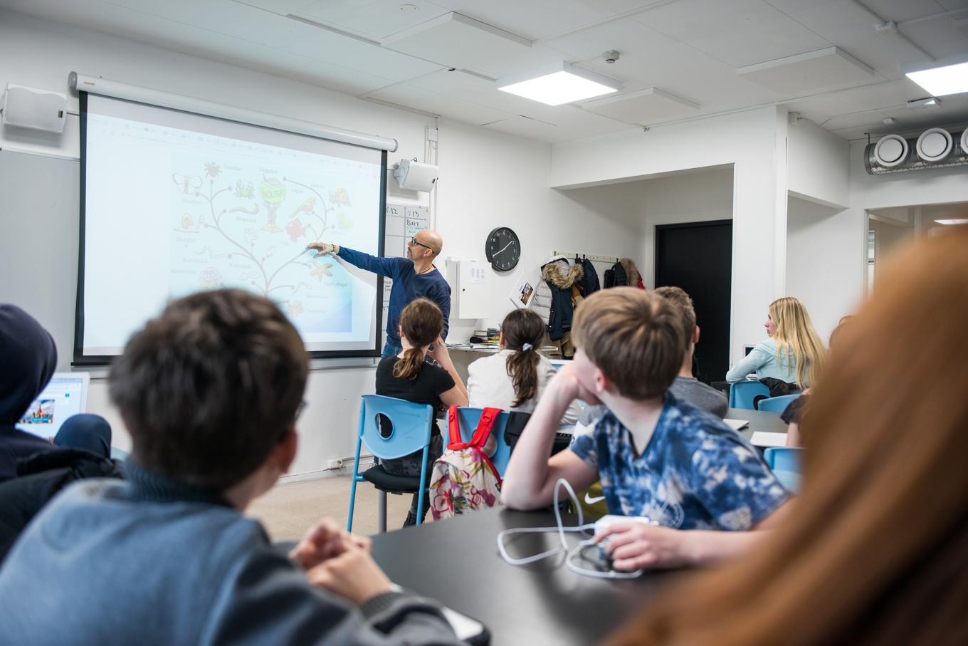 Regeringen ska reglera antalet undervisningstimmar så att lärarna får mer tid för planering. Arkivbild. Foto: Alexander Olivera/TT