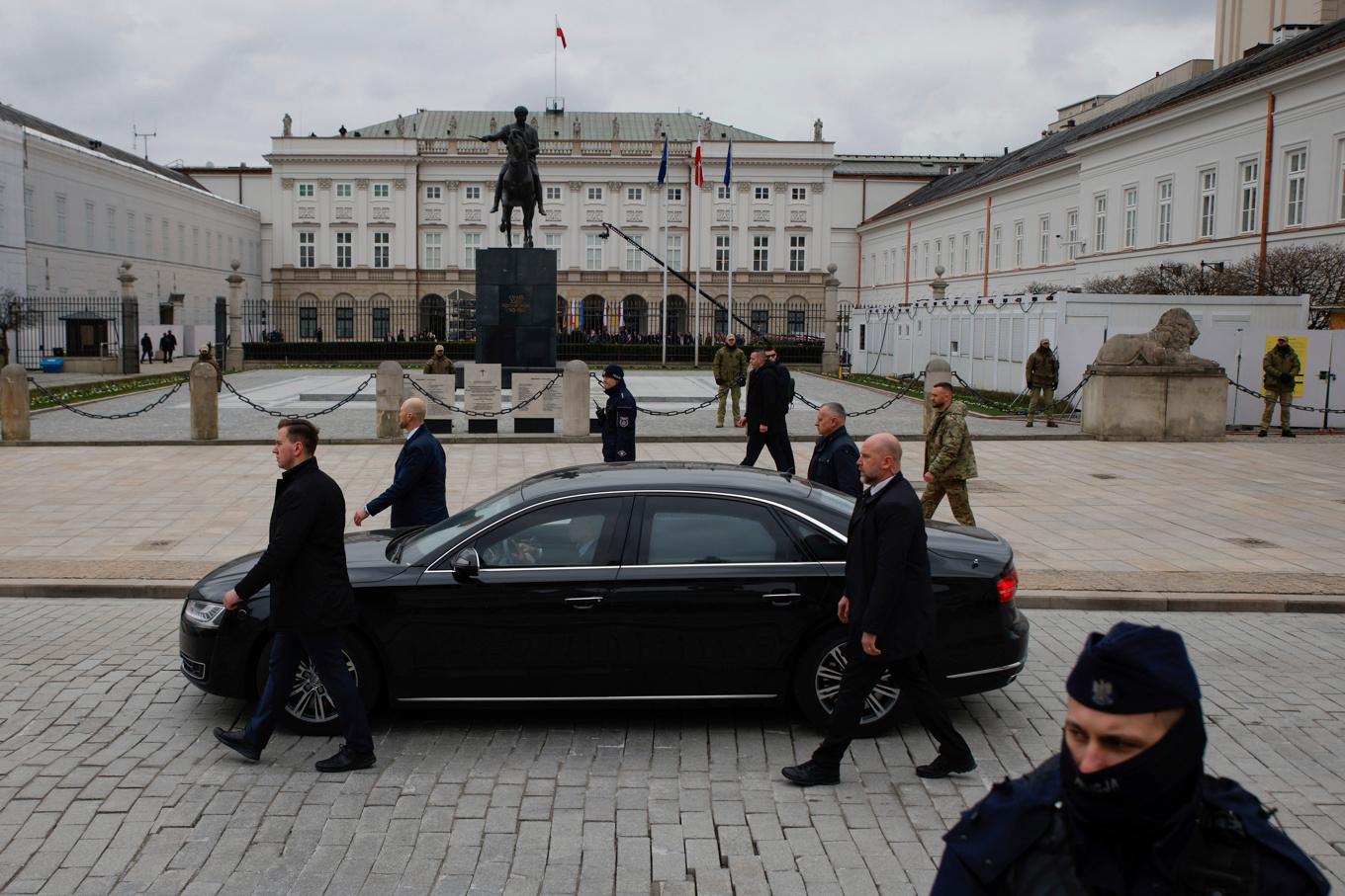 Det polska presidentpalatset när Ukrainas president och presidentfru besökte landet i april 2023. Foto: Michal Dyjuk/AP/TT