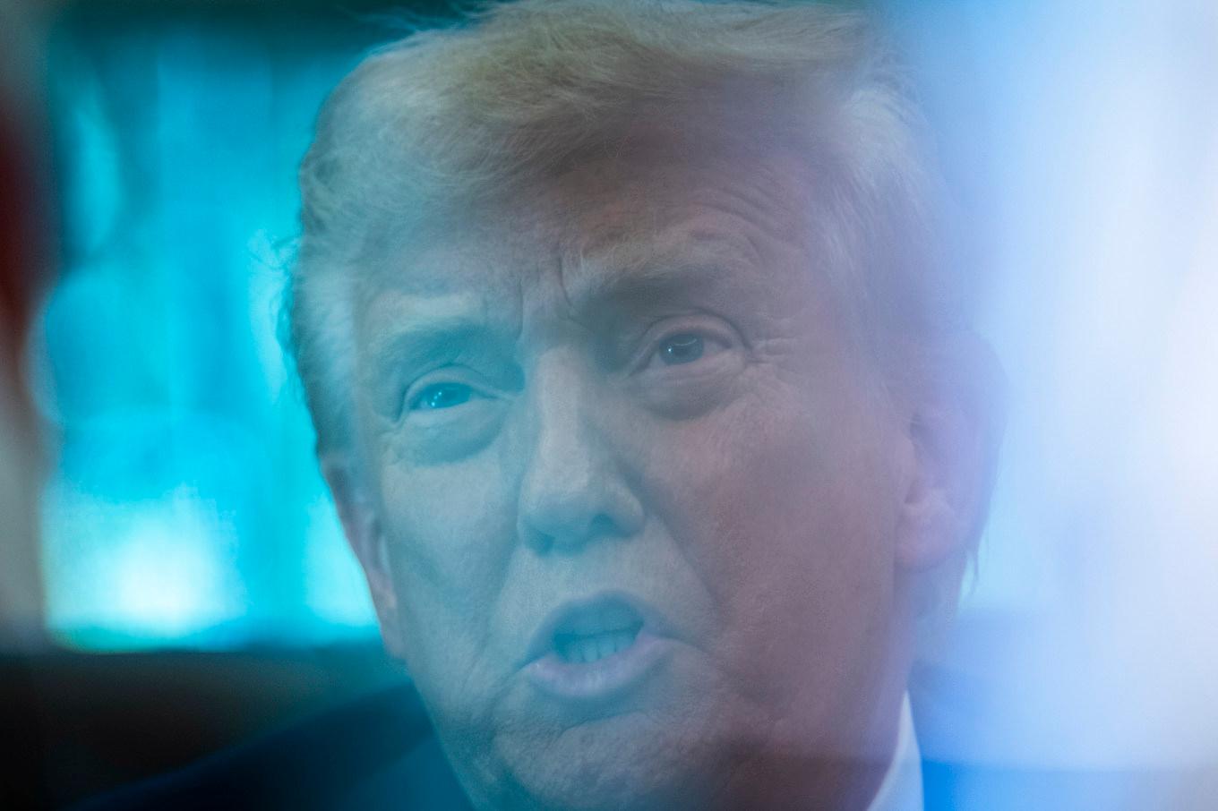 Ett fartyg som misstänks ha transporterat narkotika har attackerats av USA enligt presidenten Donald Trump. Foto: Alex Brandon/AP/TT