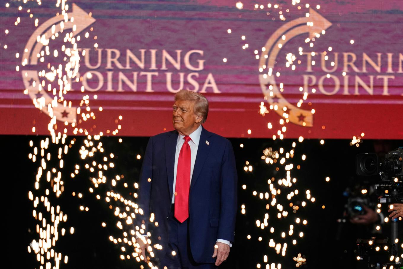 President Donald Trump hyllar Charlie Kirk under minnesstunden. Foto: John Locher/AP/TT