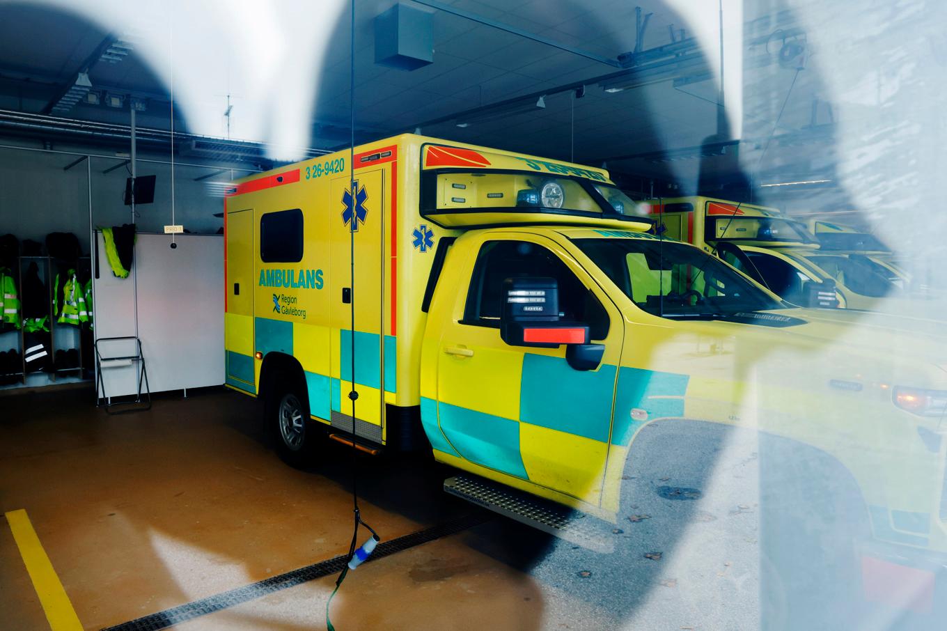 Frågan om skyddsväst för ambulansanställda har seglat upp efter dådet i Harmånger i lördags. Foto: Mats Andersson/TT