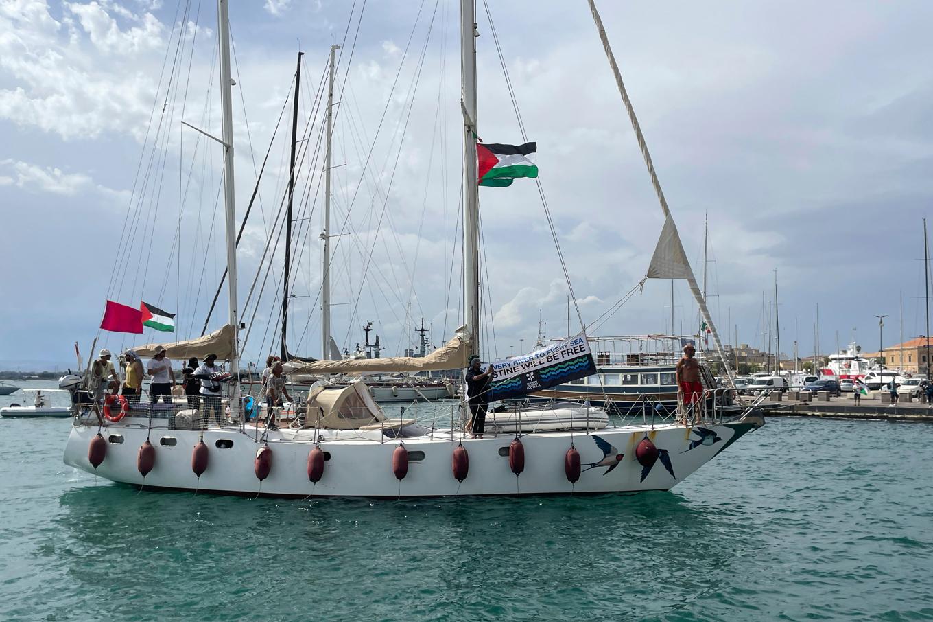 En av de båtar som ingår i Global Sumud Flotilla lämnar Siracusa på italienska Sicilien tidigare i september. Foto: Sebastiano Diamante/LaPresse via AP/TT