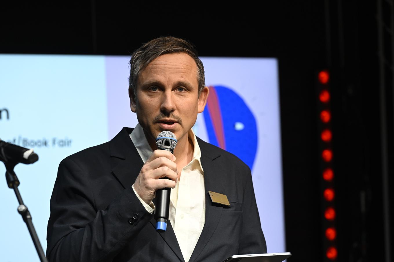 Oskar Ekström, chef för Bokmässan, under dagens invigning. Foto: Fredrik Sandberg/TT