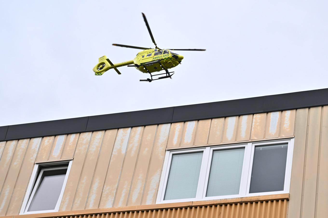 En kvinna påträffades i Kista med allvarliga skador och fick föras till sjukhus med helikopter. Arkivbild. Foto: Claudio Bresciani/TT