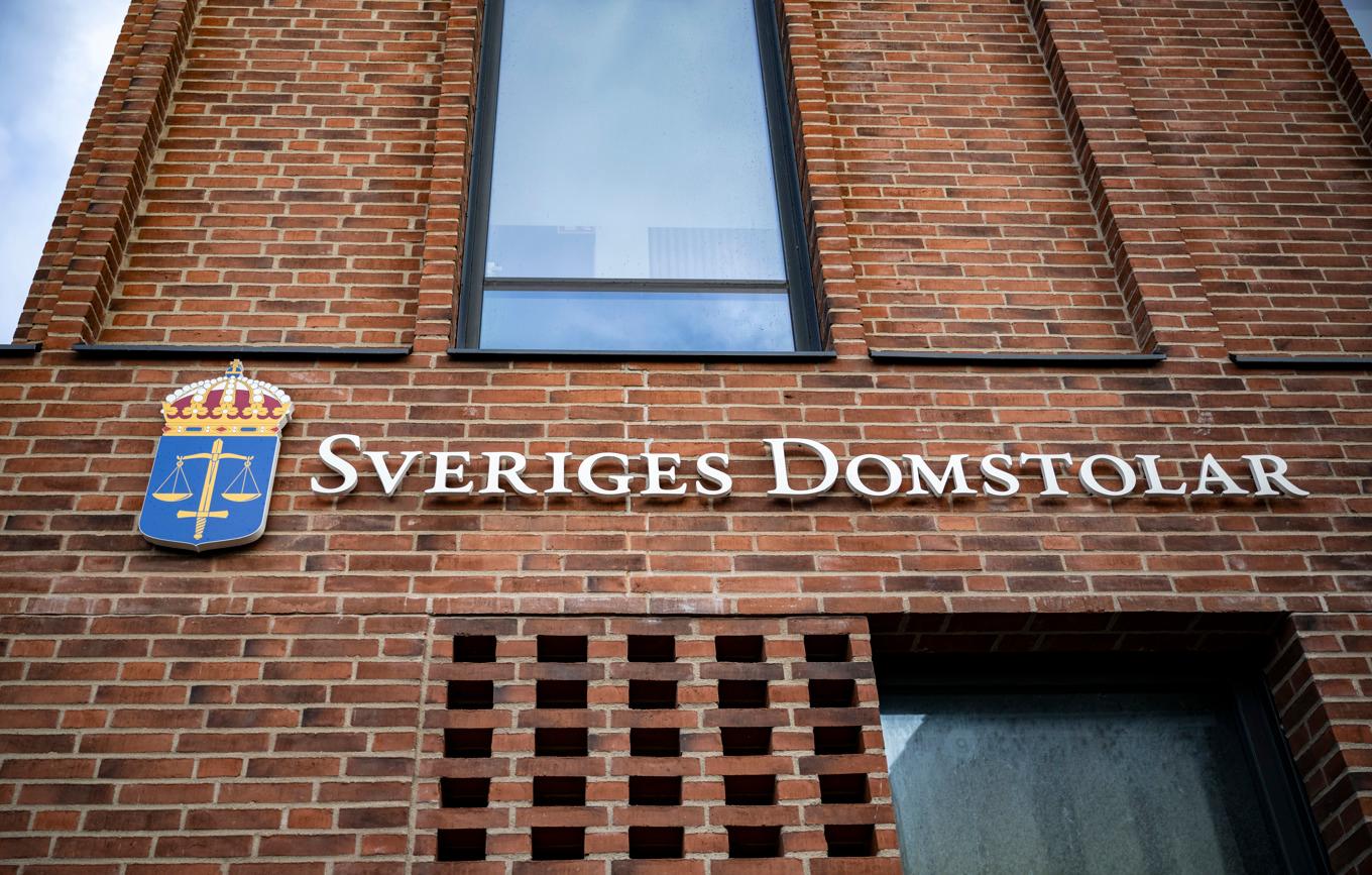 Malmö tingsrätt dömer en man till åtta års fängelse för synnerligen grovt brott mot lagen om brandfarliga och explosiva varor samt grovt vapenbrott. Arkivbild. Foto: Johan Nilsson/TT