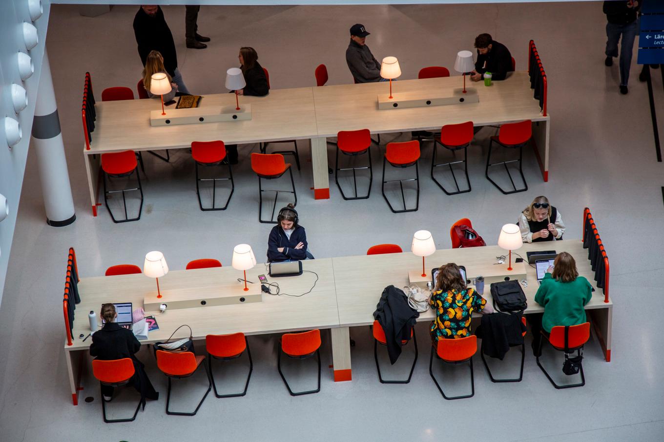 Ukrainare som tvingats lämna hemlandet ska få rätt till studiestöd, enligt budgetpropositionen för 2026. Arkivbild. Foto: Martina Holmberg/TT