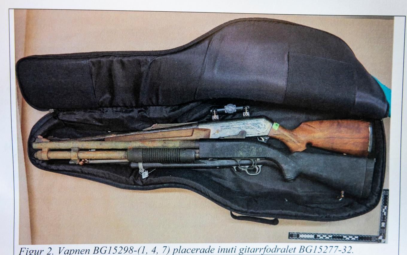 Rickard Andersson hade licens för fyra vapen när han gick till attack på Campus Risbergska i Örebro och dödade tio personer, innan han tog sitt eget liv, den 4 februari i år. Bilden är från polisens utredning. Foto: Polisen/TT