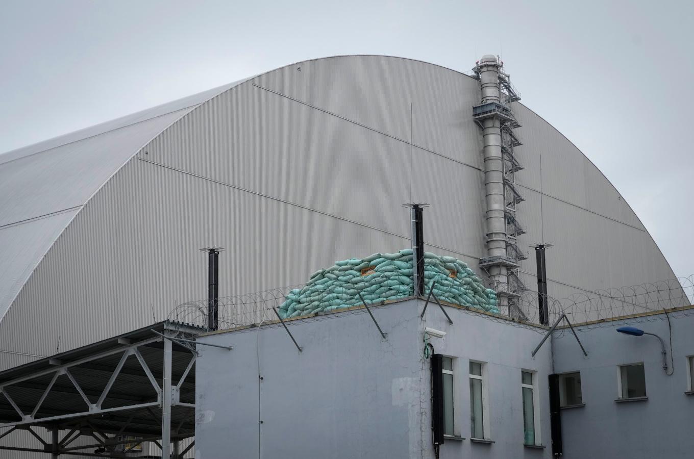 Strukturen runt det havererade kärnkraftverket i Tjernobyl. Arkivbild. Foto: Efrem Lukatsky/AP/TT