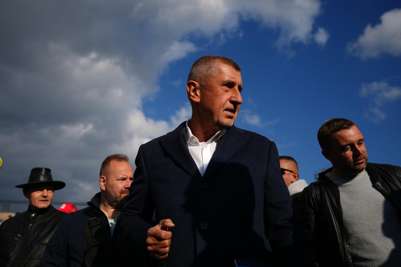 Tjeckiens förre premiärminister Andrej Babis på ett valmöte i Prag i måndags inför parlamentsvalet under fredagen och lördagen. Foto: Petr David Josek/AP/TT