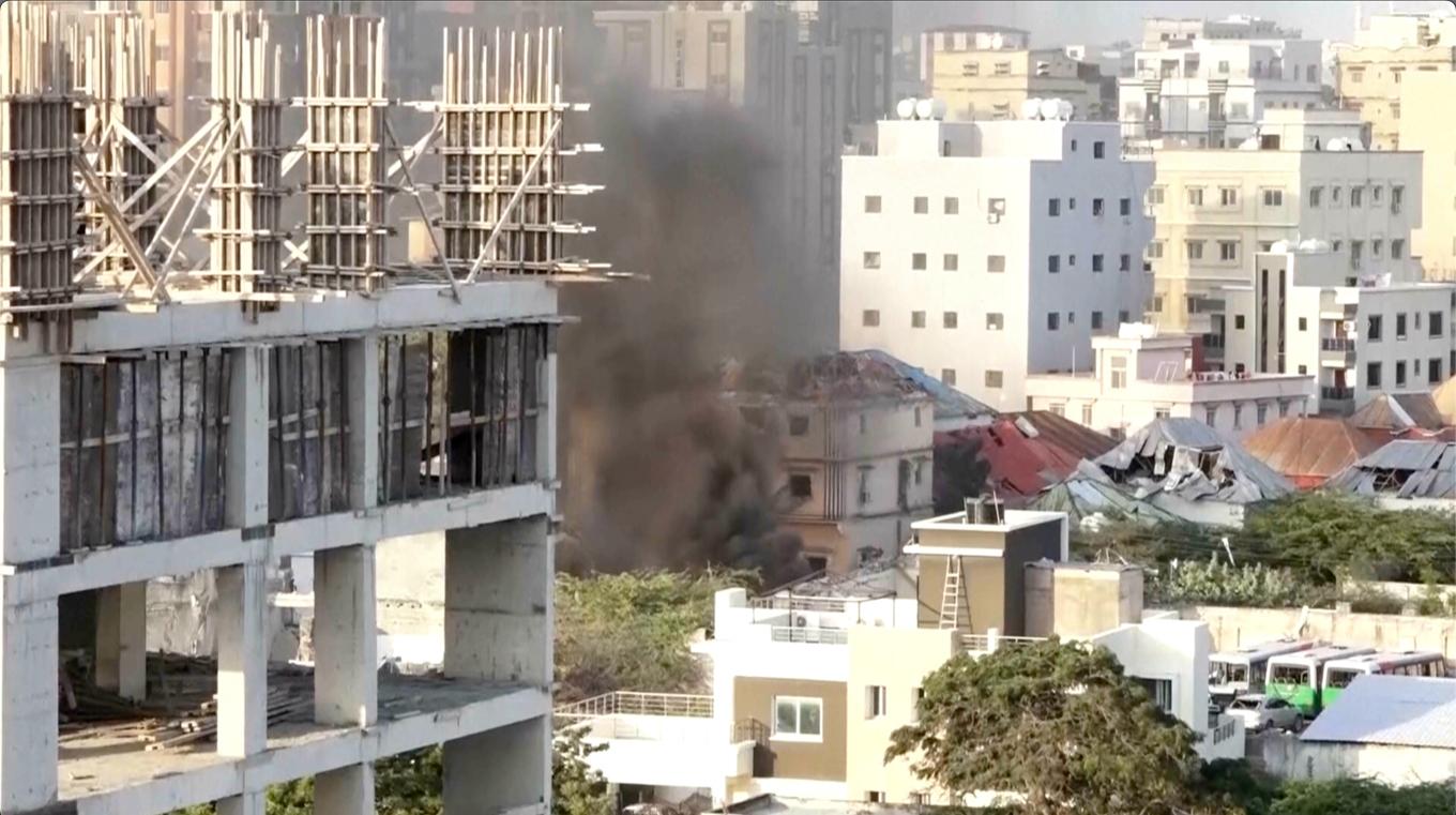 Ett fängelse i närheten av presidentpalatset i Mogadishu har angripits. Foto: AP/TT