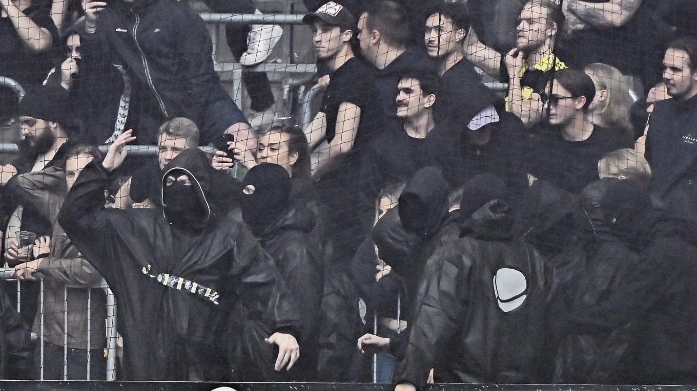 Huliganerna kan fortsätta att maskera sig. Foto: Jonas Ekströmer/TT