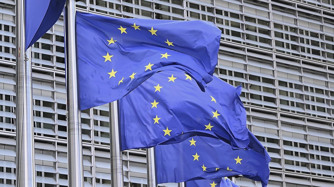 En för stark EU-tro kan framstå som verklighetsfrånvänd elitism i en tid när många väljare längtar efter lokalt förankrad politik, skriver Lotta Gröning. Foto: Nicolas Tucat/AFP via Getty Images