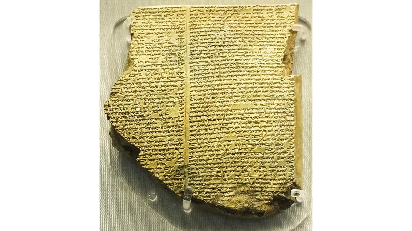 Lertavla med ett avsnitt ur Gilgamesheposet från Assurbanipals bibliotek. Foto: Public Domain