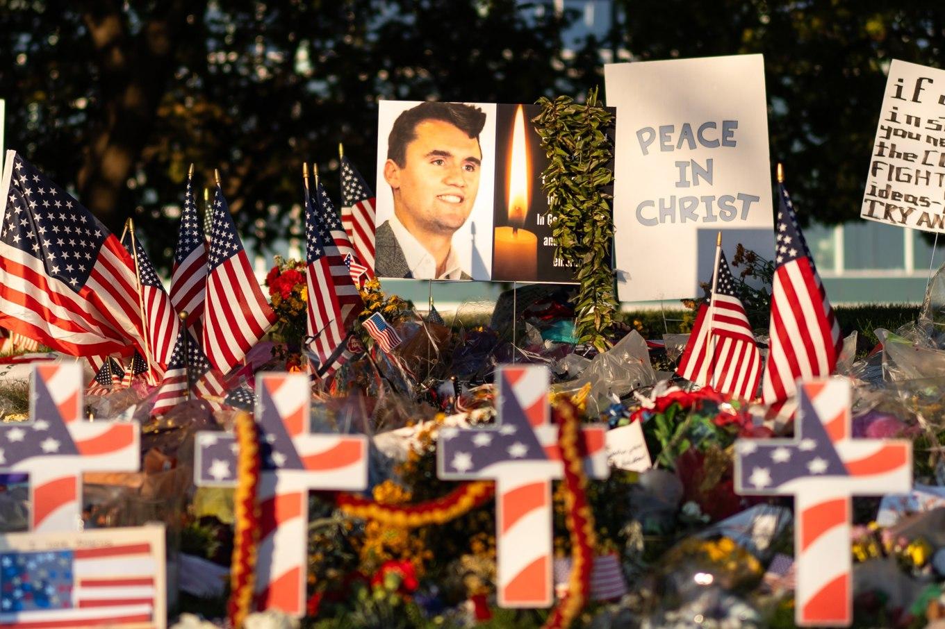 Minnesplats för den mördade debattören och aktivisten Charlie Kirk, vid Utah Valley University i Orem, Utah, där han dödades. Foto: Madalina Kilroy