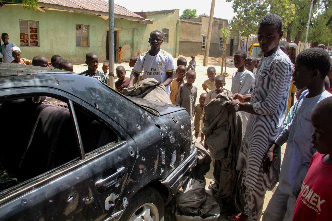 En sönderskjuten bil efter en attack av Boko Haram i Maiduguri, Nigeria. Foto: Stringer/AFP via Getty Images