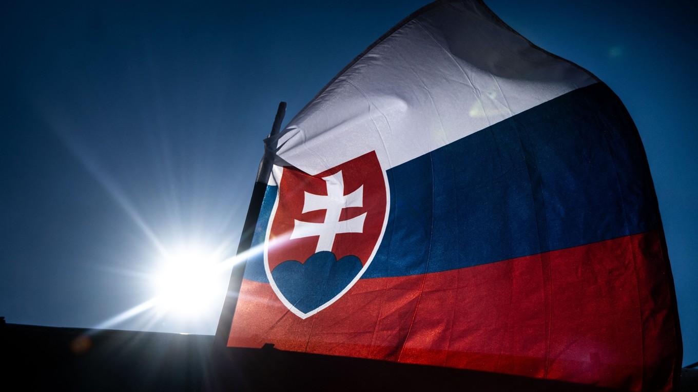 På bilden ser man den slovakiska flaggan. Foto: Vladimir Simicek/AFP via Getty Images