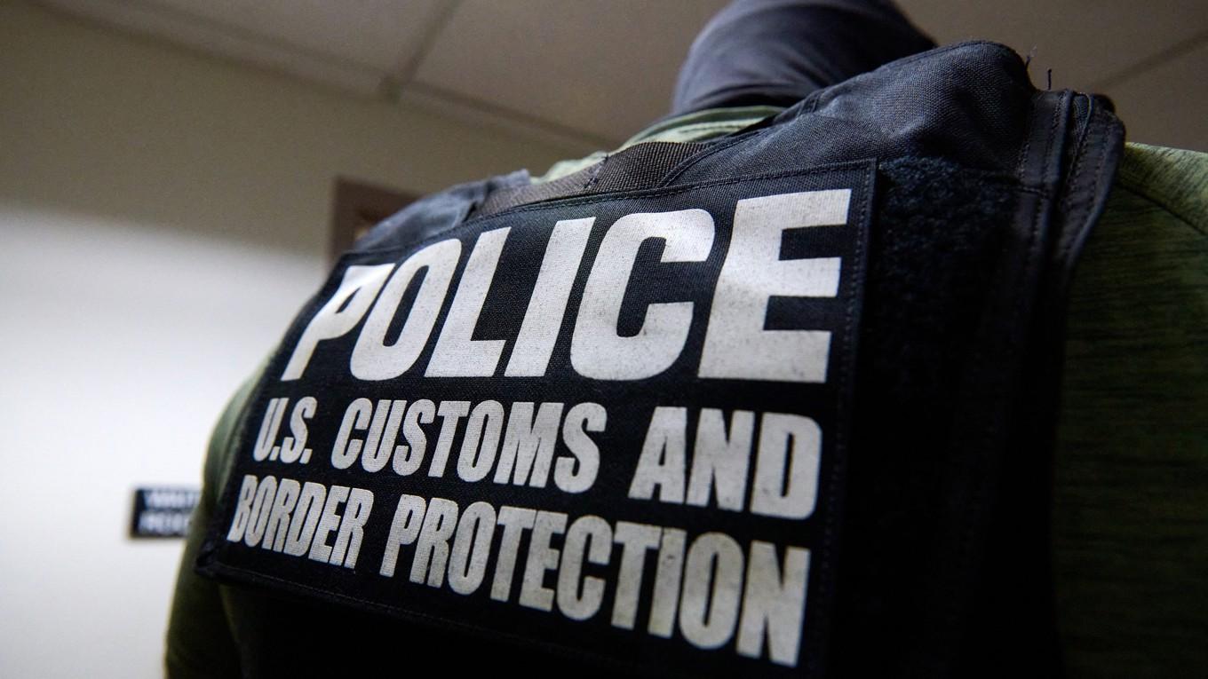 En anställd från den amerikanska tull- och gränsskyddsmyndigheten CBP. Foto: Dominic Gwinn/Middle East Images via AFP