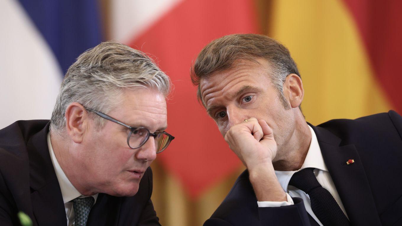 Storbritanniens premiärminister Keir Starmer och Frankrikes president Emmanuel Macron under ett besök i Washington den 18 augusti. De två europeiska ledarna kämpar med växande statsskulder och politiskt motstånd. Foto: Win McNamee/Getty Images