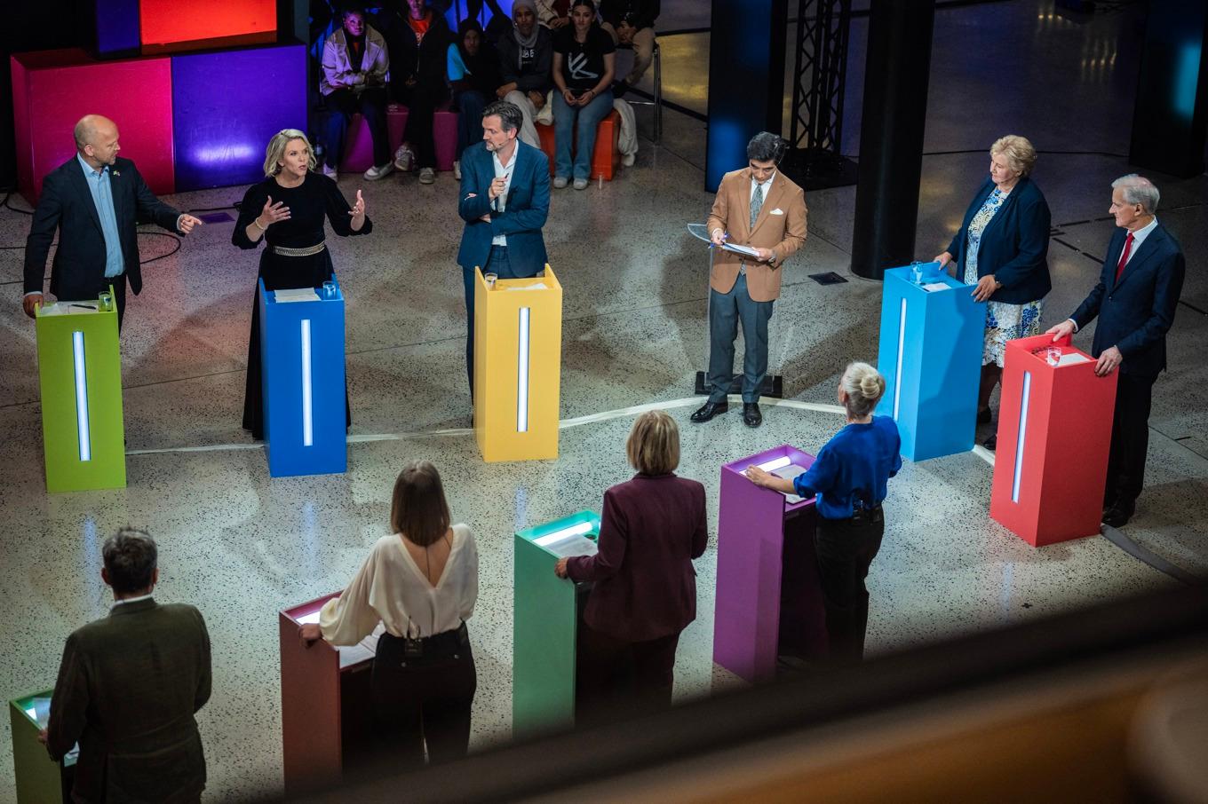 Fremskrittspartiets Sylvi Listhaug, andra från vänster, gestikulerar under NRK:s partiledardebatt i Oslo den 2 september. Foto: Stian Lysberg Solum/NTB/AFP via Getty Images