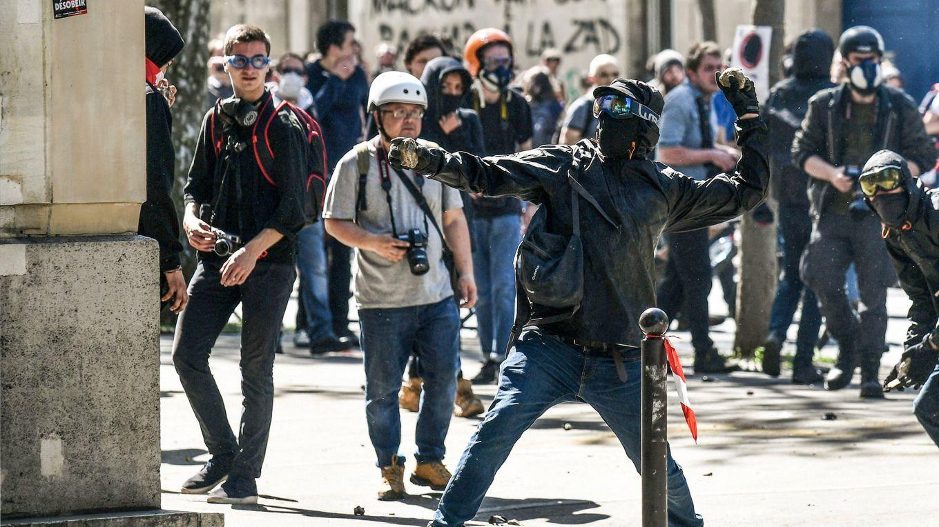 Våldsbejakande grupper har en 
konkret och politiskt aktiv när­varo. Foto: Philippe Lopez/AFP via Getty Images