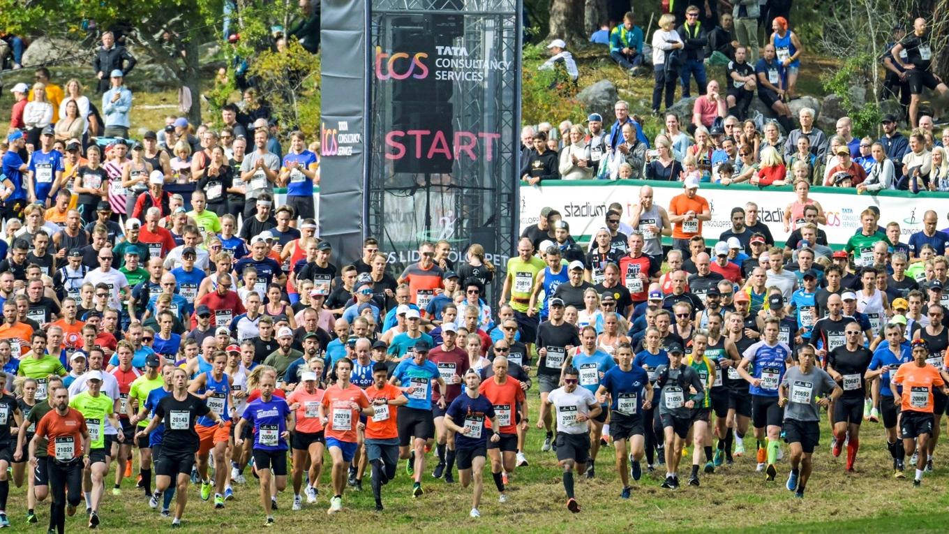 Lidingöloppet prisas av flerfaldige deltagaren Erling Svela för sin goda stämning och trevliga publik som hejar fram löparna. Foto: Anders Wiklund/TT Nyhetsbyrån