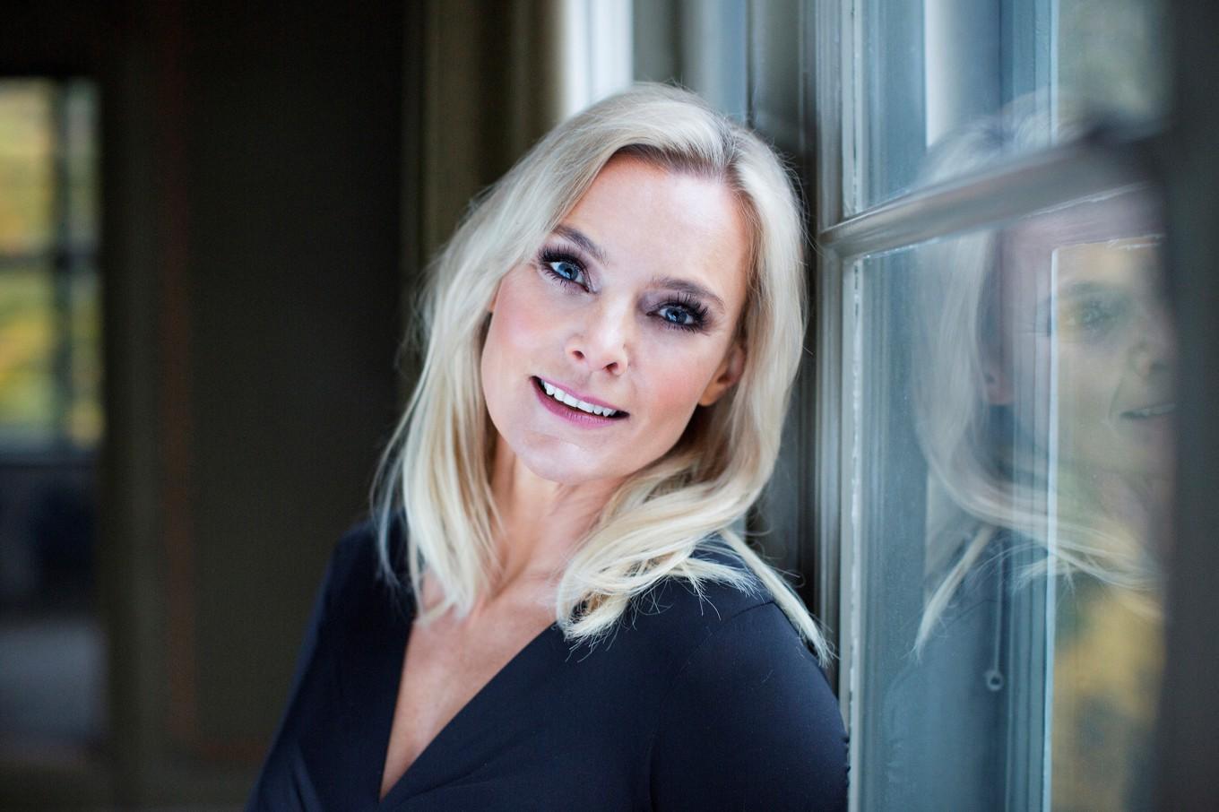 Sofia Källgren vill framföra musik som berör publiken känslomässigt och som går under huden. Foto: Katarina Di Leva