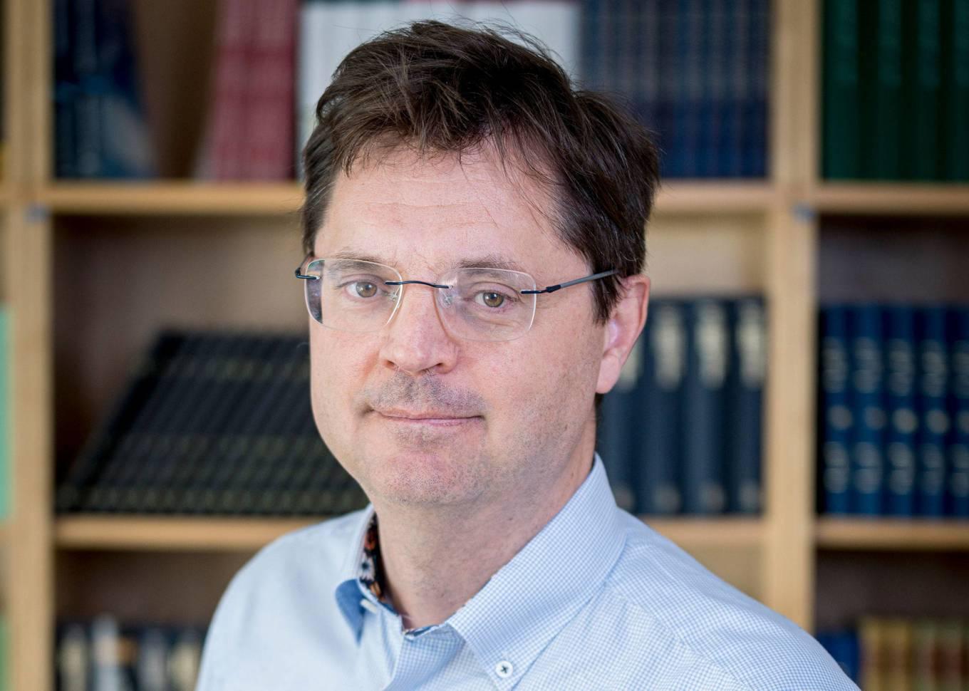 Pär Holmberg, energiexpert på Institutet för näringslivsforskning, rekommenderar en mjukare start på regeringens kärnkraftsatsning.