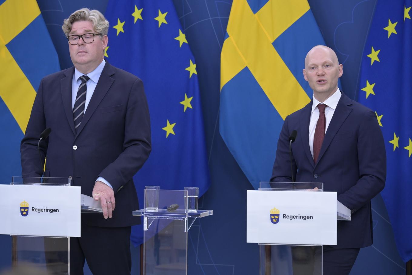 Justitieminister Gunnar Strömmer (M) och Finansmarknadsminister Niklas Wykman (M) presenterar arbetet mot bedrägerier. Foto: Roger Sahlström