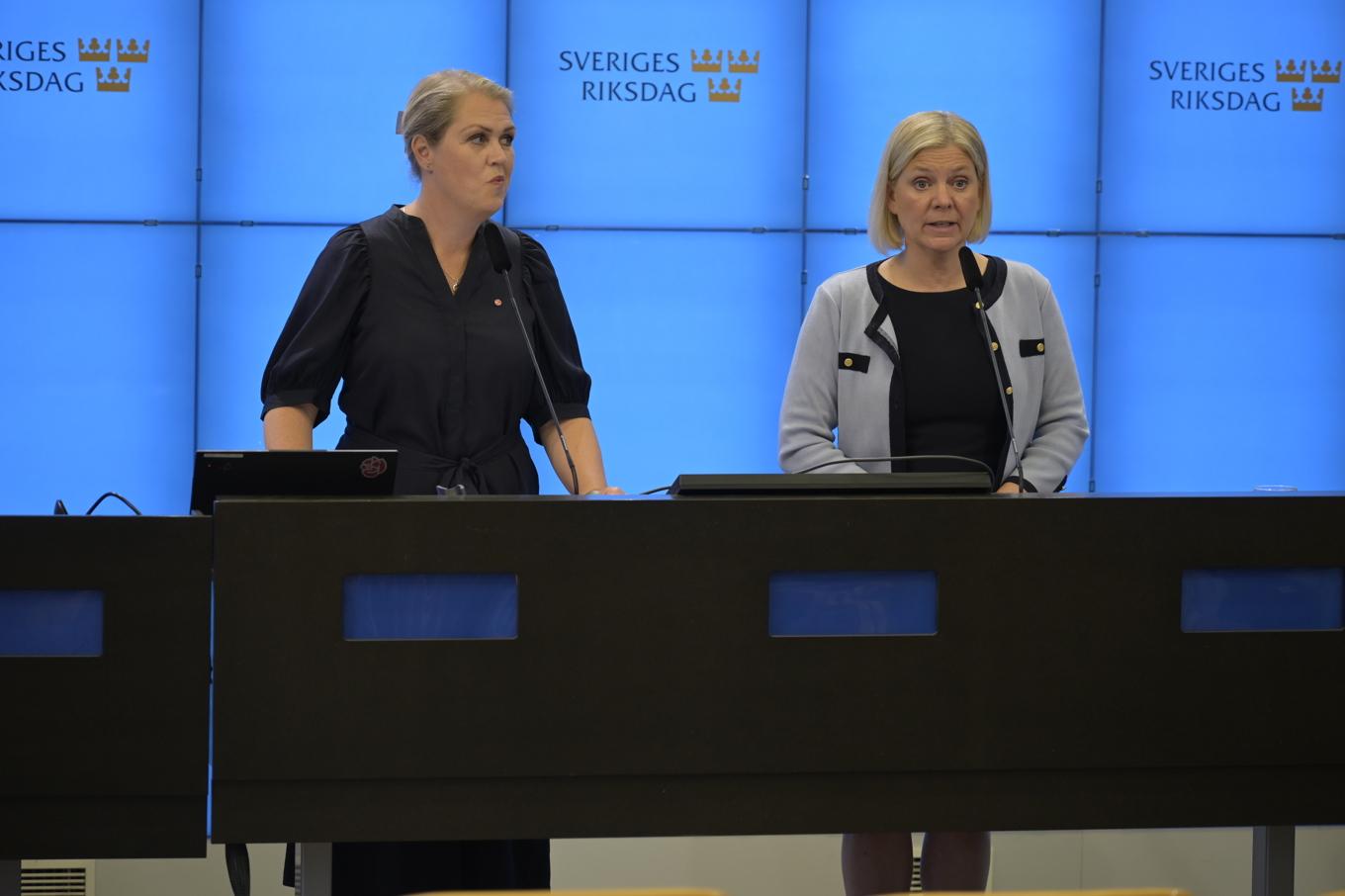 Lena Hallengren (S), gruppledare och Magdalena Andersson (S), partiledare. Foto: Roger Sahlström.