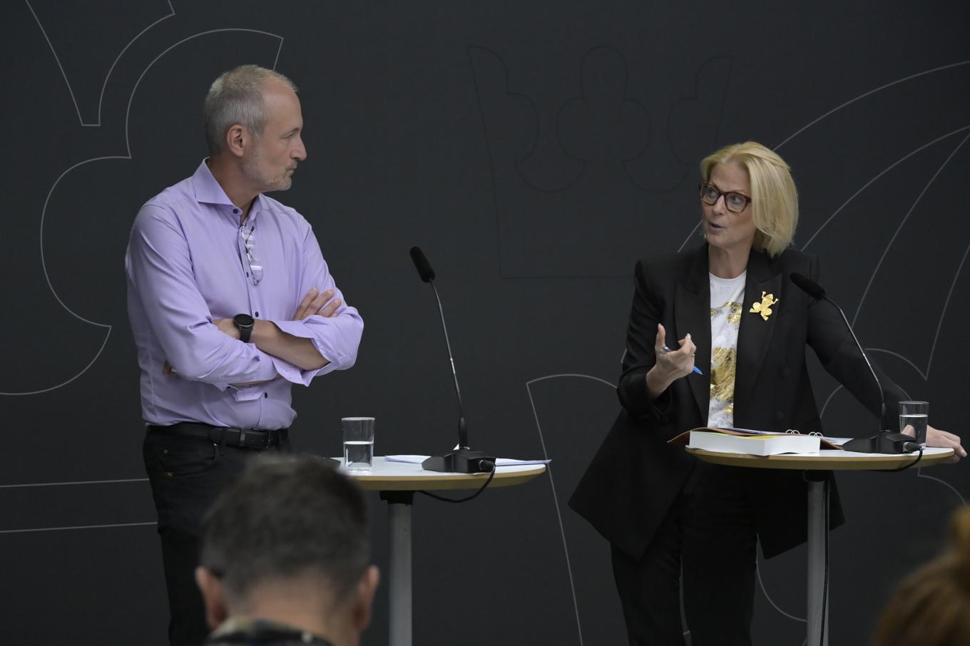 Clas Olsson, särskild utredare och Elisabeth Svantesson (M), finansminister. Foto: Roger Sahlström.