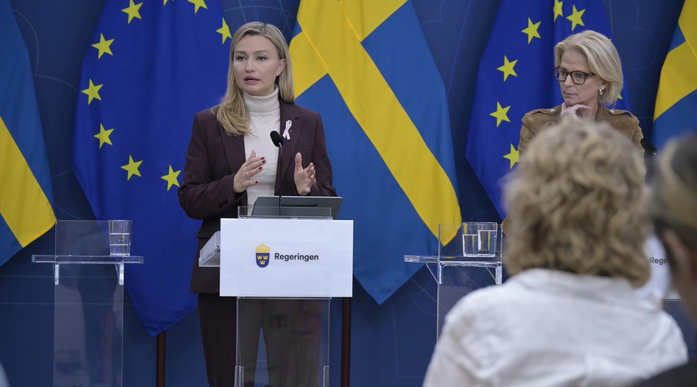 Ebba Busch (KD), energi- och näringslivsminister, Elisabeth Svantesson (M), finansminister. Foto: Roger Sahlström.