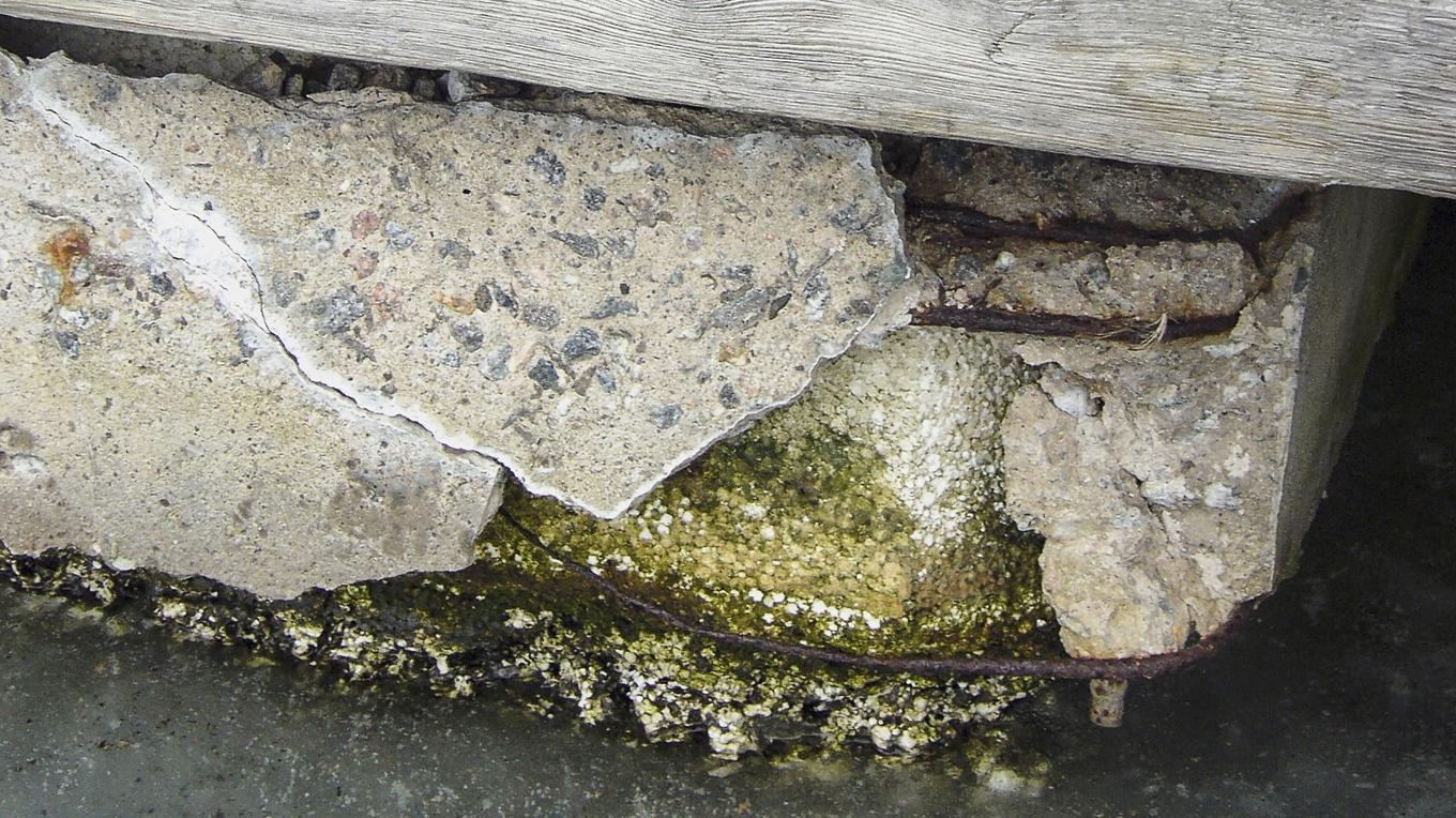 År 2031 ska gamla flytpontoner som inte är heltäckta vara utfasade för att minska utsläpp av skadad cellplast. Foto: Alfabryggan