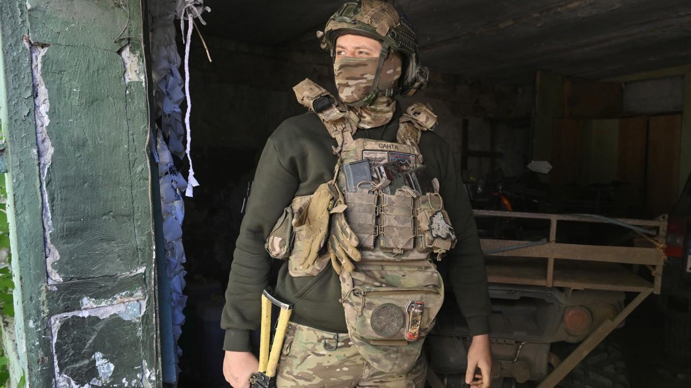 En ukrainsk soldat från den 93:e mekaniserade brigaden i närheten av Kostiantynivka i östra Donetsk. Staden är en del av det så kallade fästningsbältet. Foto: Genya Savilov/AFP via Getty Images