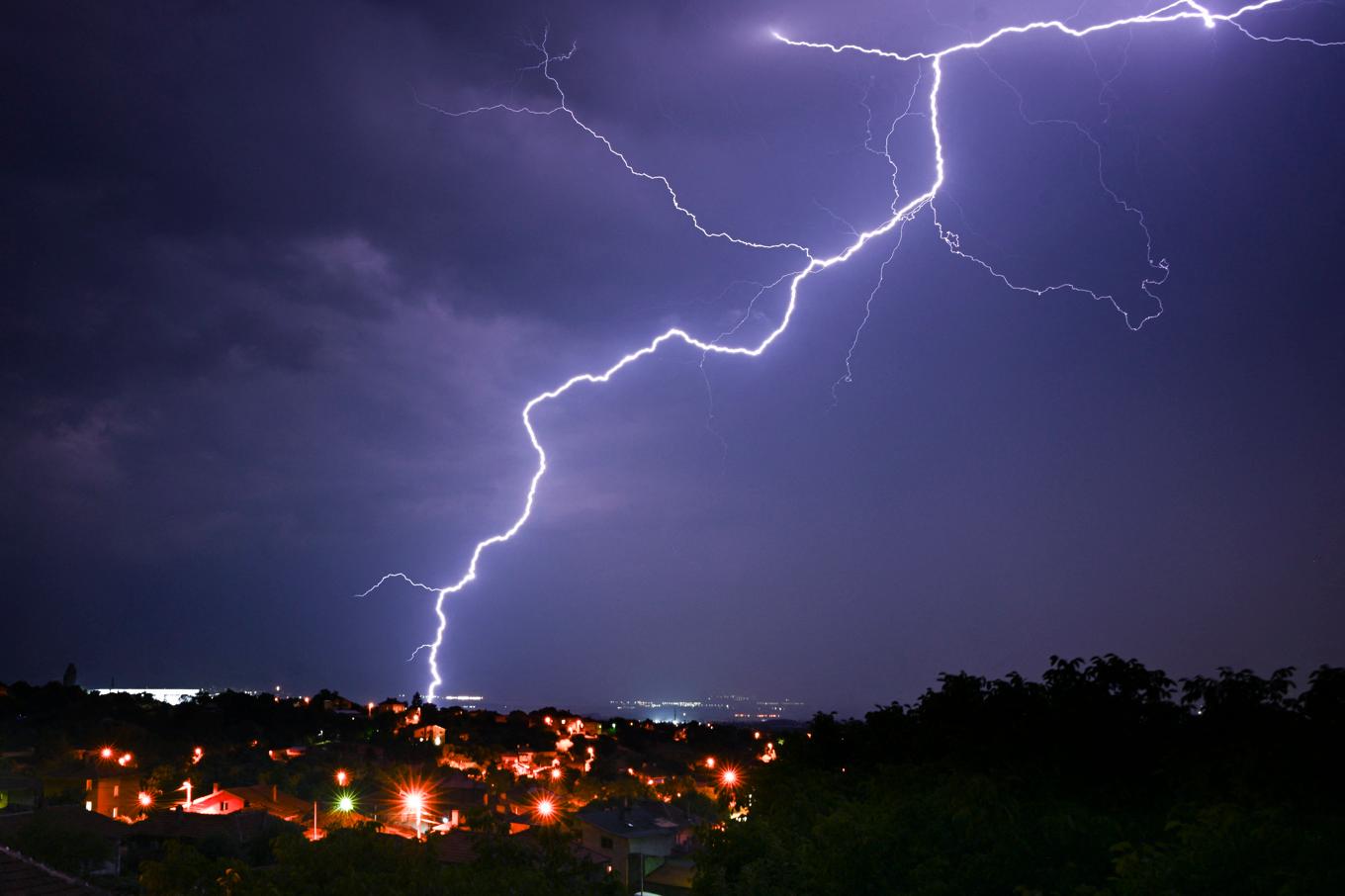 En blixt inom 40 kilometers radie ökar risken för migrän med hela 31 procent, visar en ny studie. Foto: Nikolay Doychinov/AFP via Getty Images