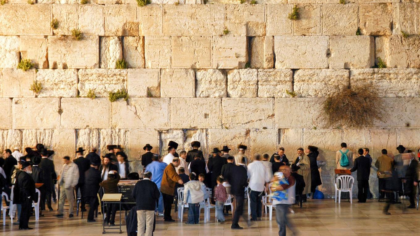Judar vid Klagomuren i Jerusalem. Foto: Wayne McLean/CC BY 2.0