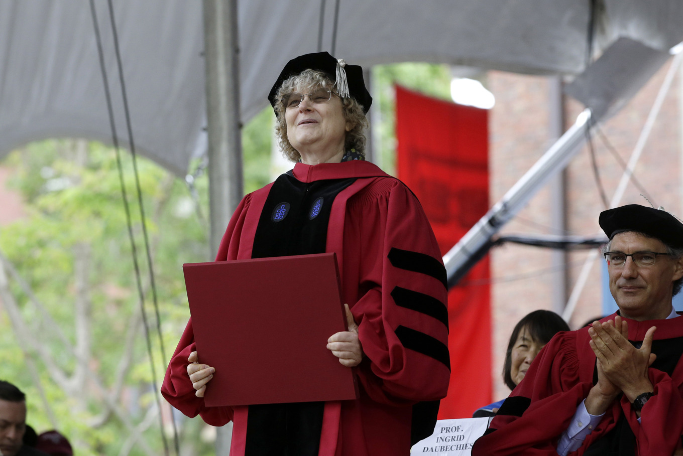 Ingrid Daubechies vid en ceremoni vid Harvard-universitetet i maj 2019. Foto: Steven Senne/AP/TT