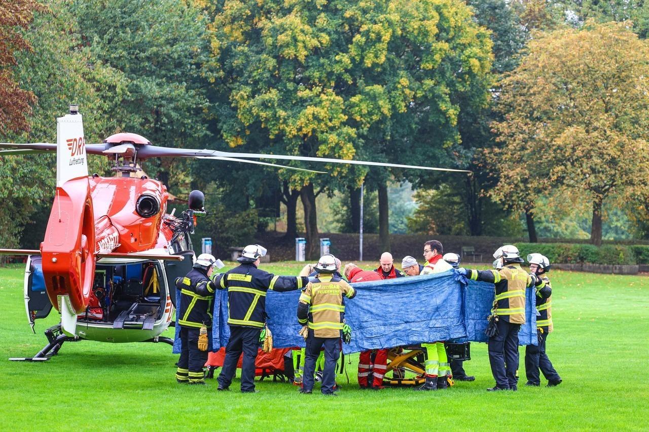 En helikopter på plats efter knivdådet i Herdecke. Foto: Alex Talash/AP/TT