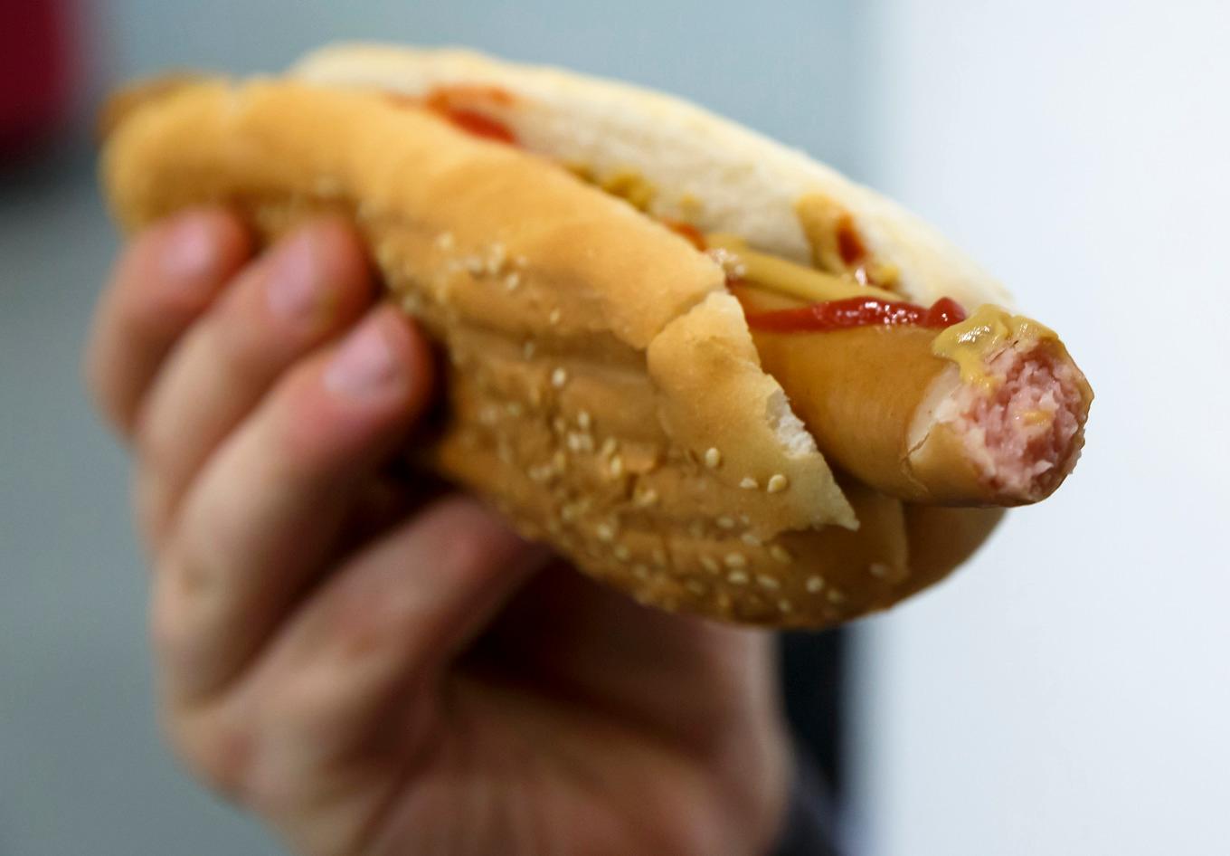 Vegokorvar ska inte få kallas just det om EU-parlamentet får bestämma. På bilden syns dock en köttkorv. Foto: Junge, Heiko/NTB/TT