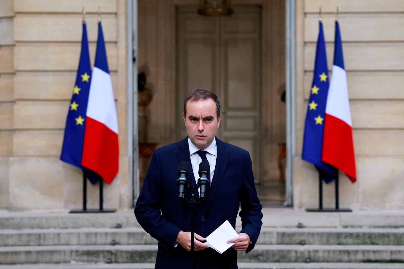 Frankrikes premiärminister Sébastien Lecornu talar utanför premiärministerkontoret Matignon i Paris. Foto: Stephanie Lecocq/AP/TT