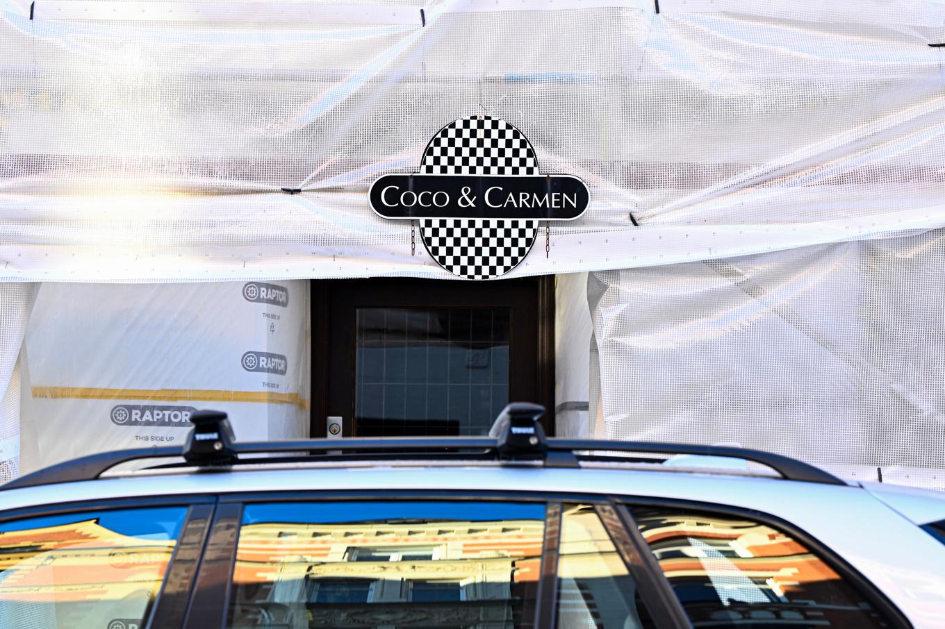 Restaurangen Coco & Carmen, vars fasad håller på att renoveras, skjuter fram sin återöppning ytterligare. Foto: Anders Wiklund/TT
