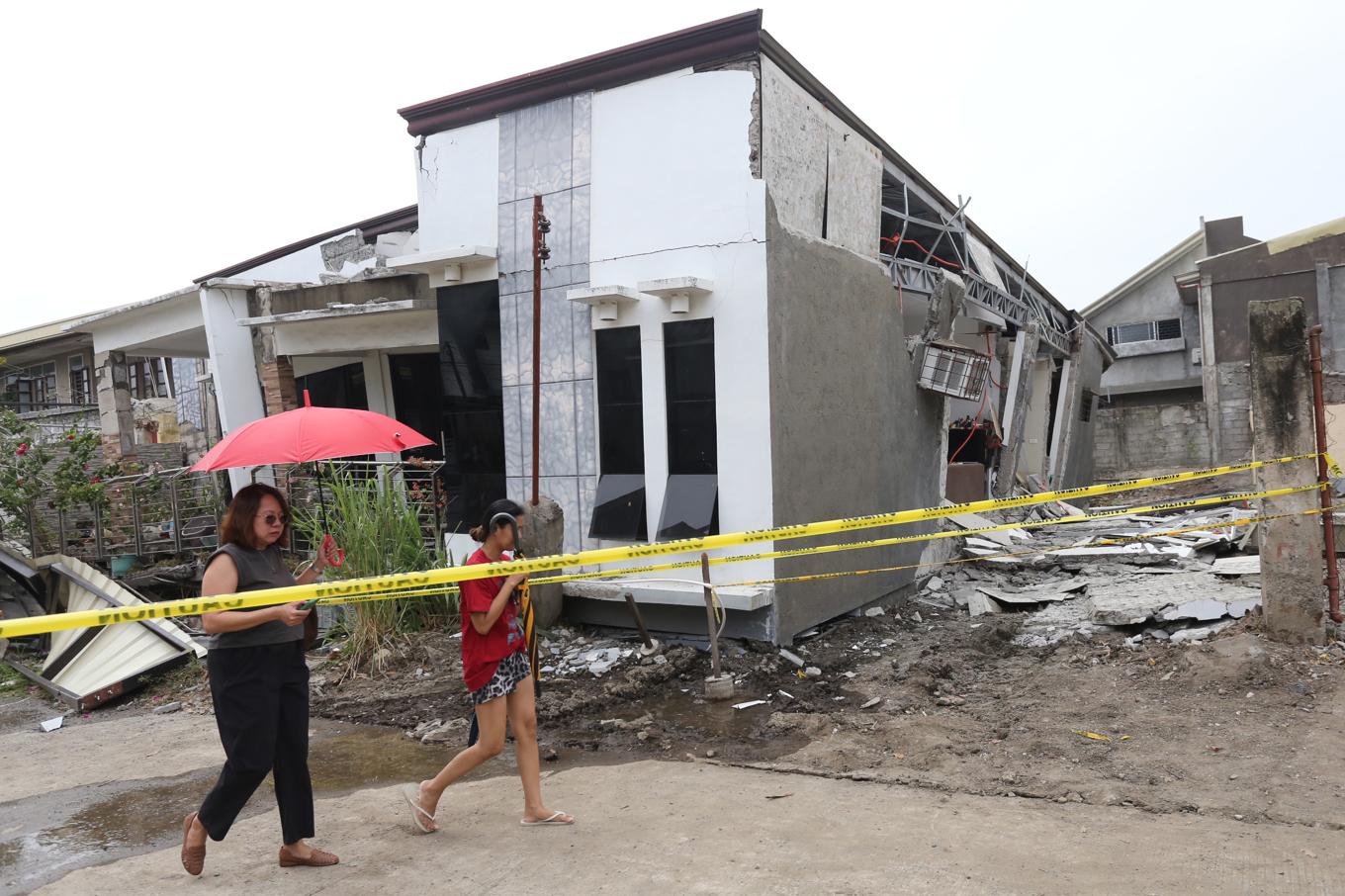 Hus i bland annat staden Davao har fått omfattande skador. Foto: Manman Dejeto/AP/TT