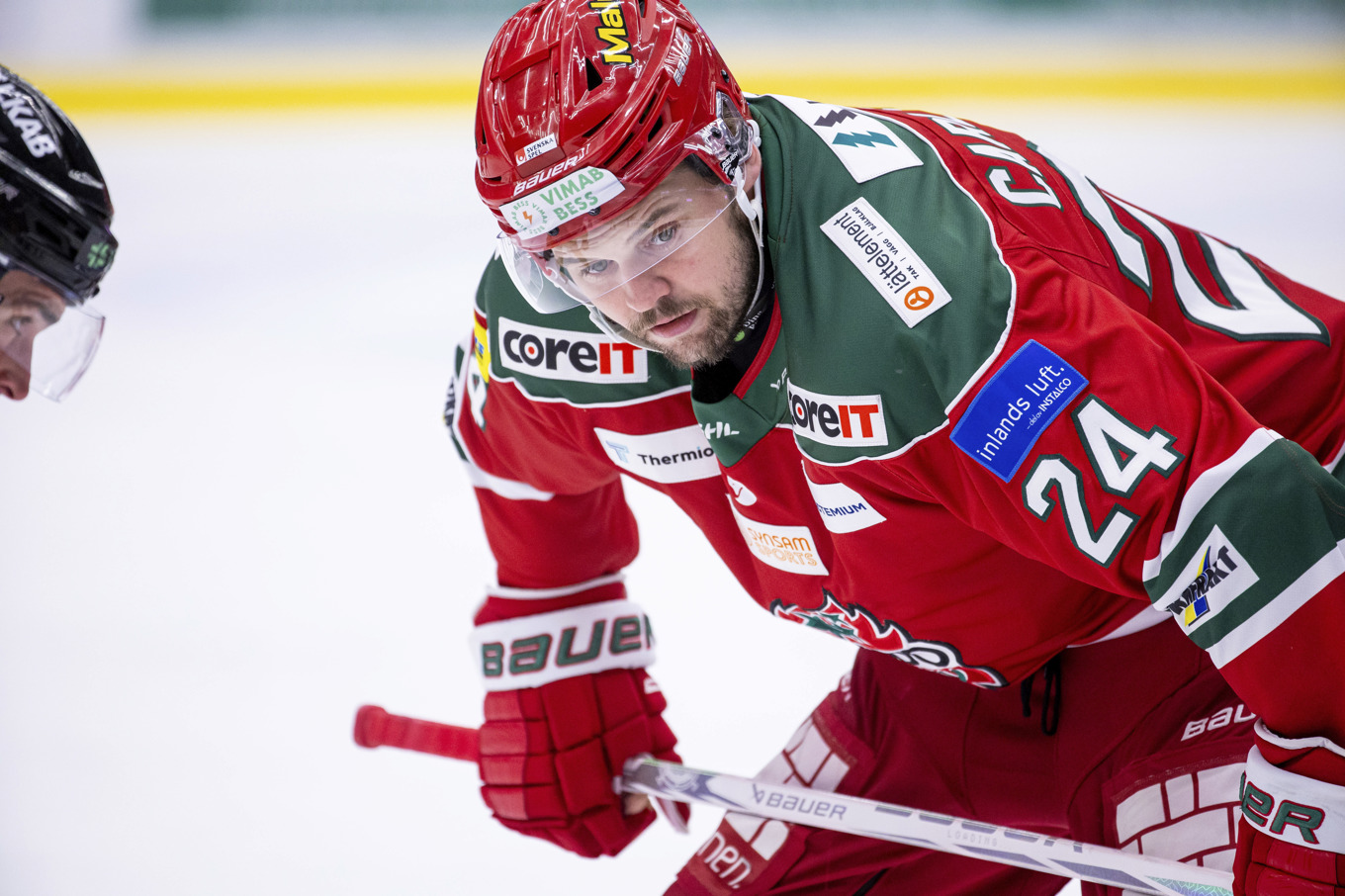 Måns Carlsson och hans Modo tog över serieledningen från rivalen Björklöven i hockeyallsvenskan. Arkivbild. Foto: Johan Löf/TT