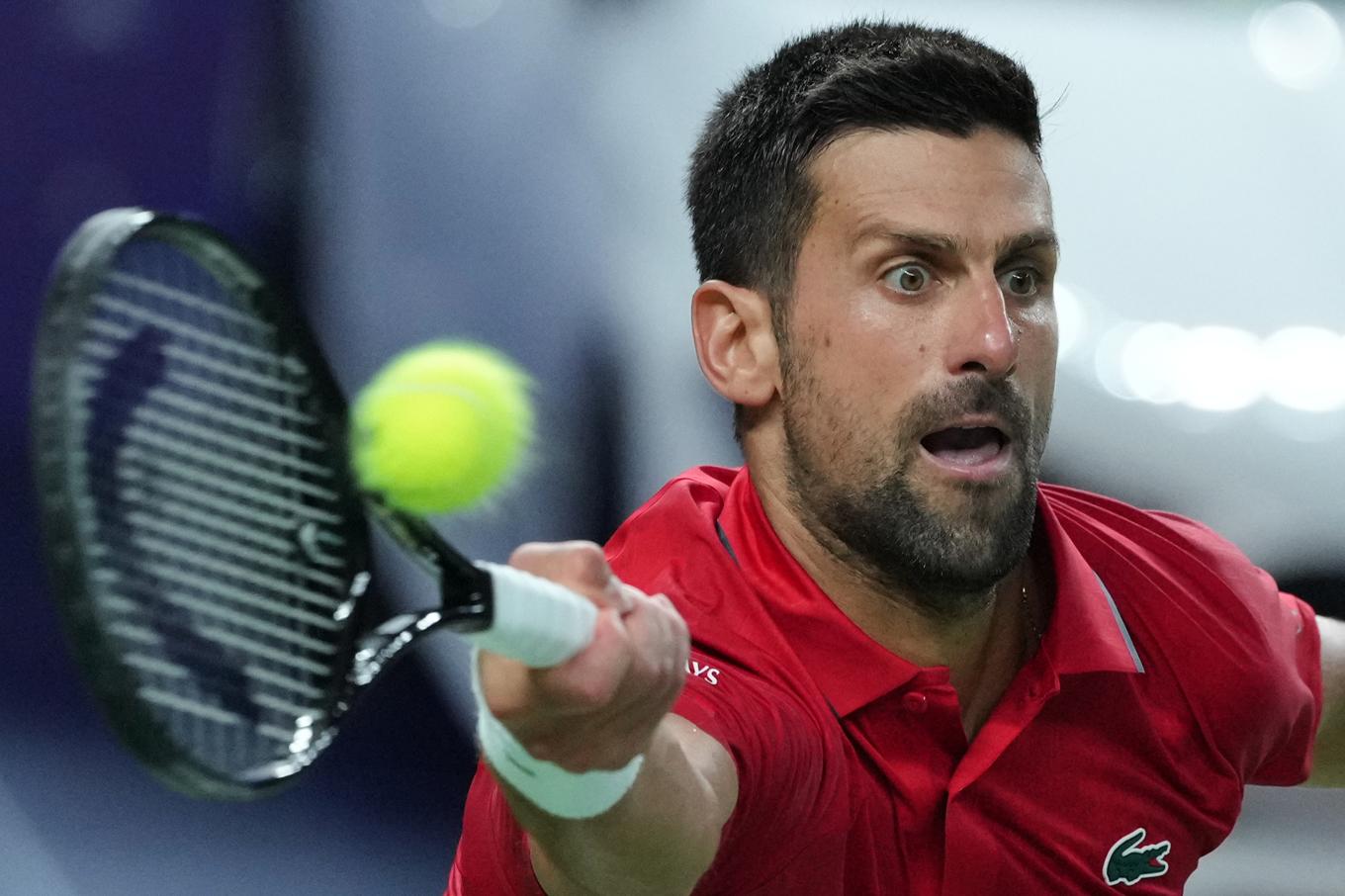 Novak Djokovic är utslagen ur Shanghai Masters efter förlusten mot Valentin Vacherot. Foto: Andy Wong/AP/TT